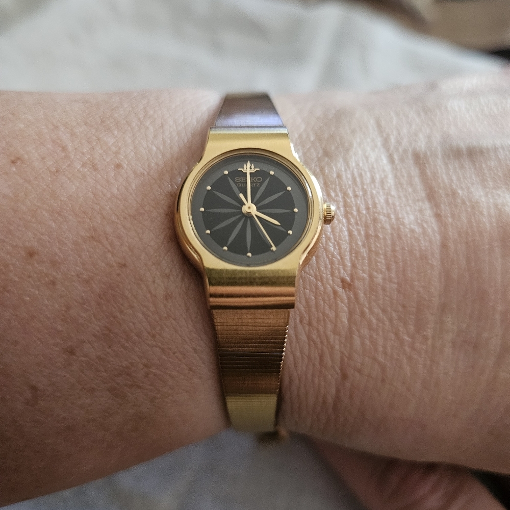 Seiko ladies gold tone watch.